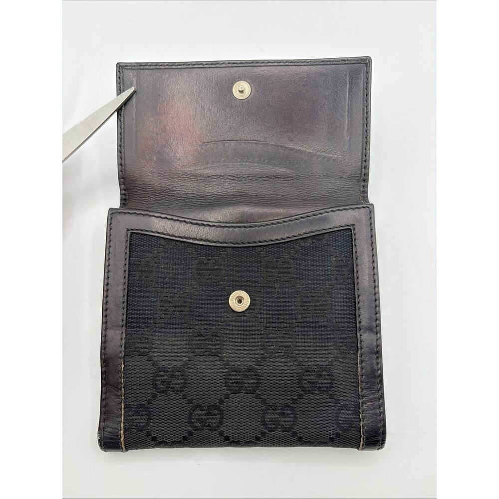GUCCI GG LOGO BLACK LEATHER/CANVAS COMPACT BIFOLD WALLET W/BUCKLE CLOSURE RARE - Picture 4 of 16